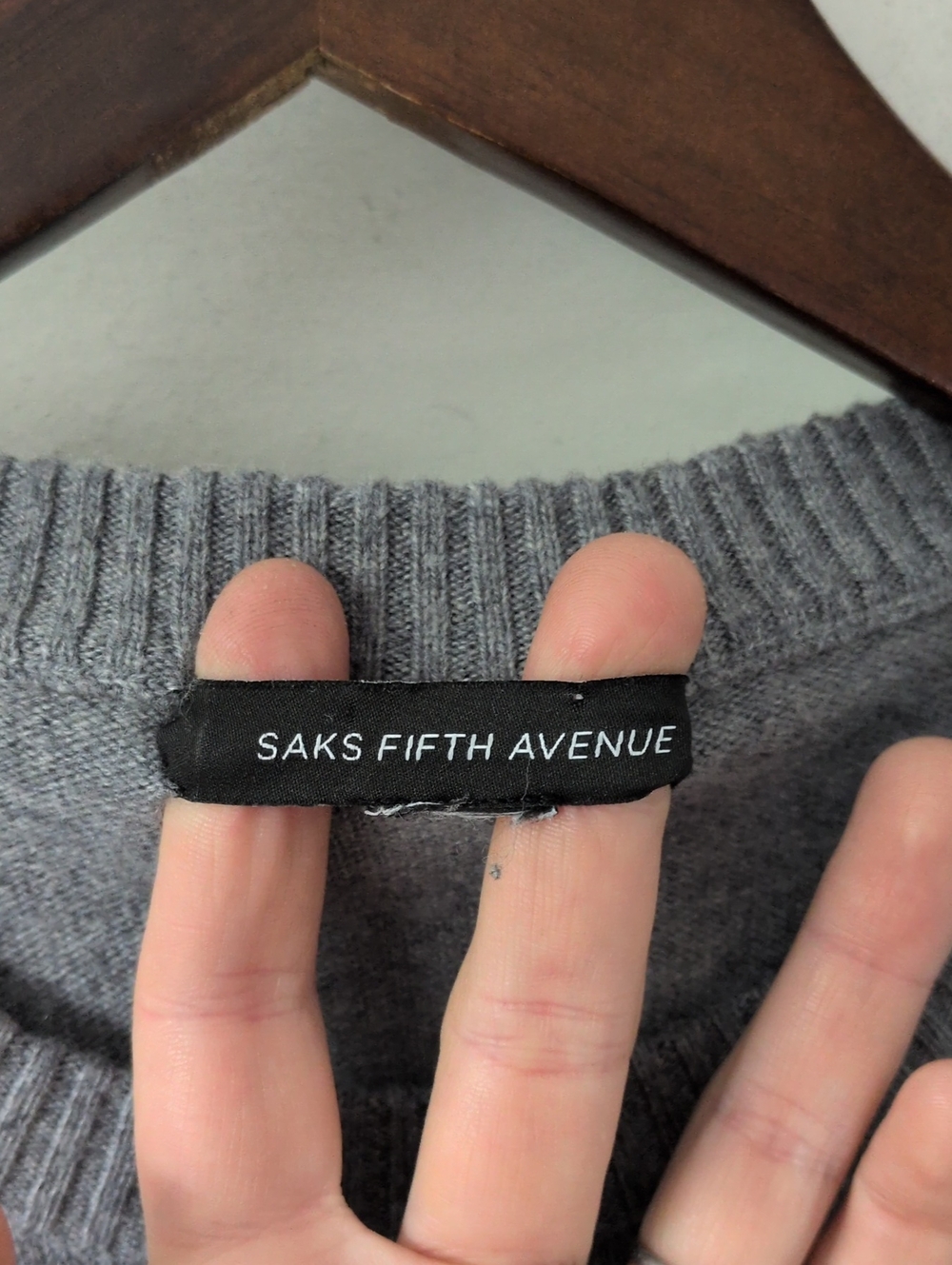 Saks Fifth Avenue Women's Grey Wool Cashmere Cozy Crewneck Sweater Size? - Picture 3 of 6